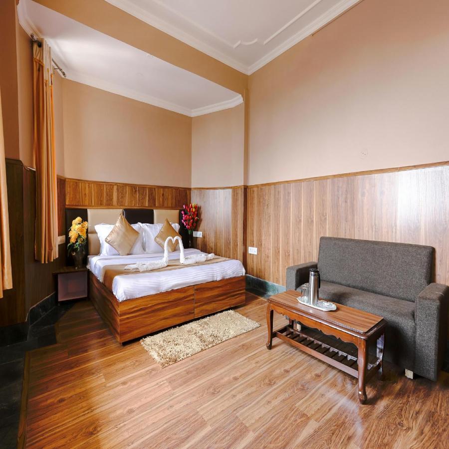 Hotel Varuni Mcleodganj Дармсала Экстерьер фото