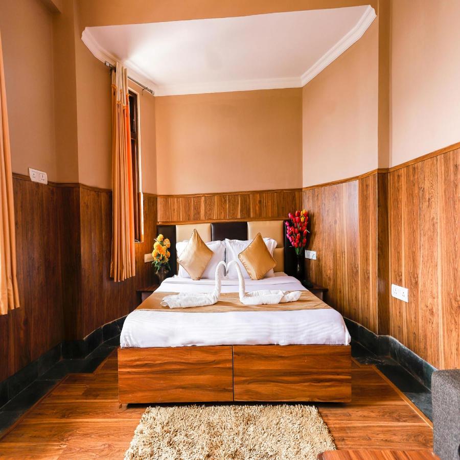 Hotel Varuni Mcleodganj Дармсала Экстерьер фото
