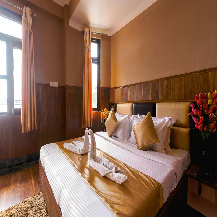 Hotel Varuni Mcleodganj Дармсала Экстерьер фото