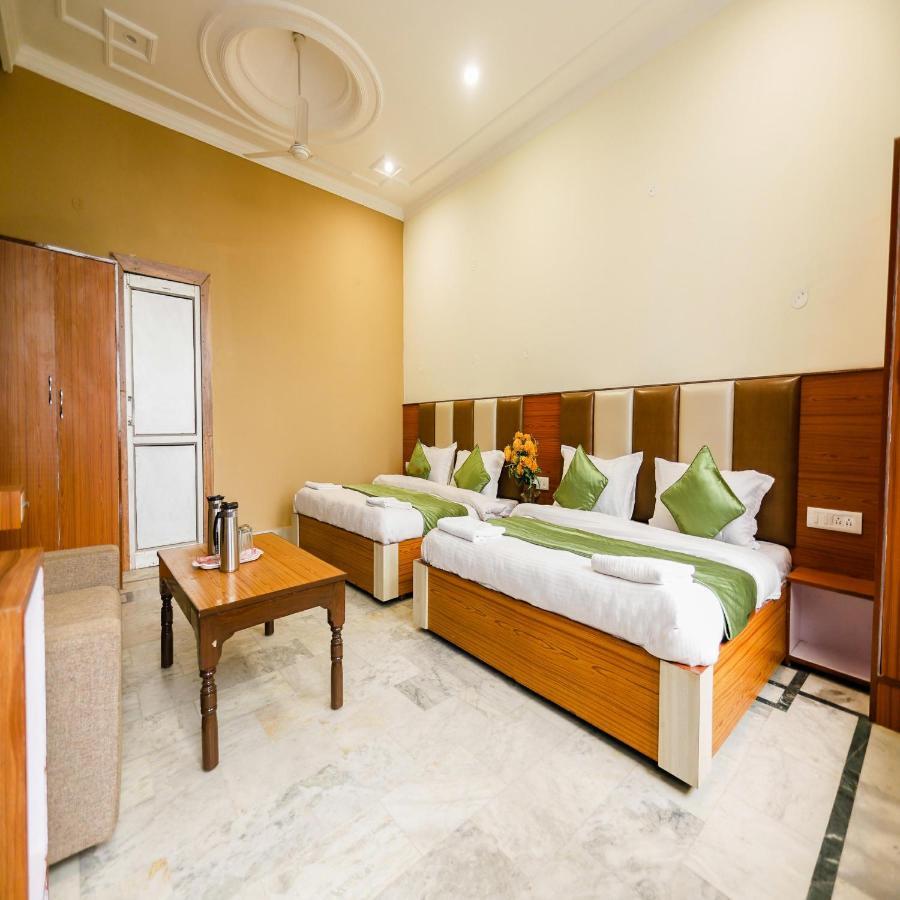 Hotel Varuni Mcleodganj Дармсала Экстерьер фото