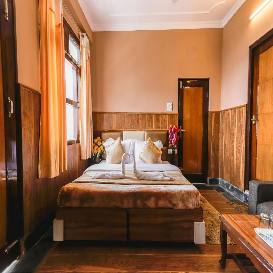 Hotel Varuni Mcleodganj Дармсала Экстерьер фото
