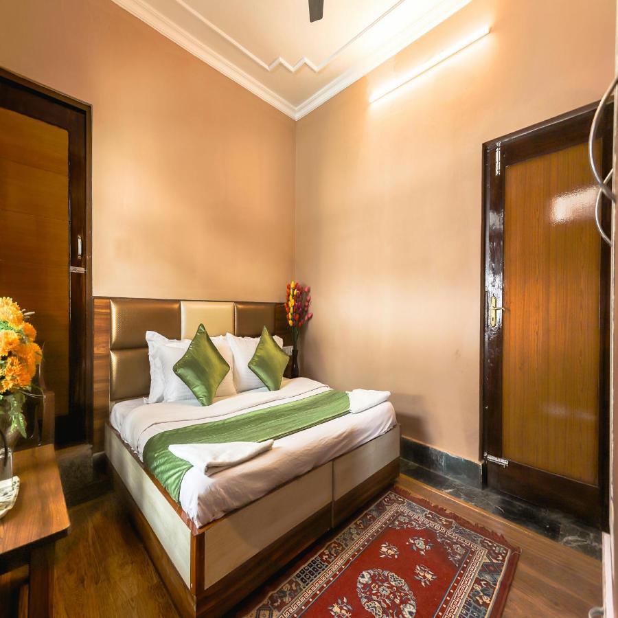 Hotel Varuni Mcleodganj Дармсала Экстерьер фото
